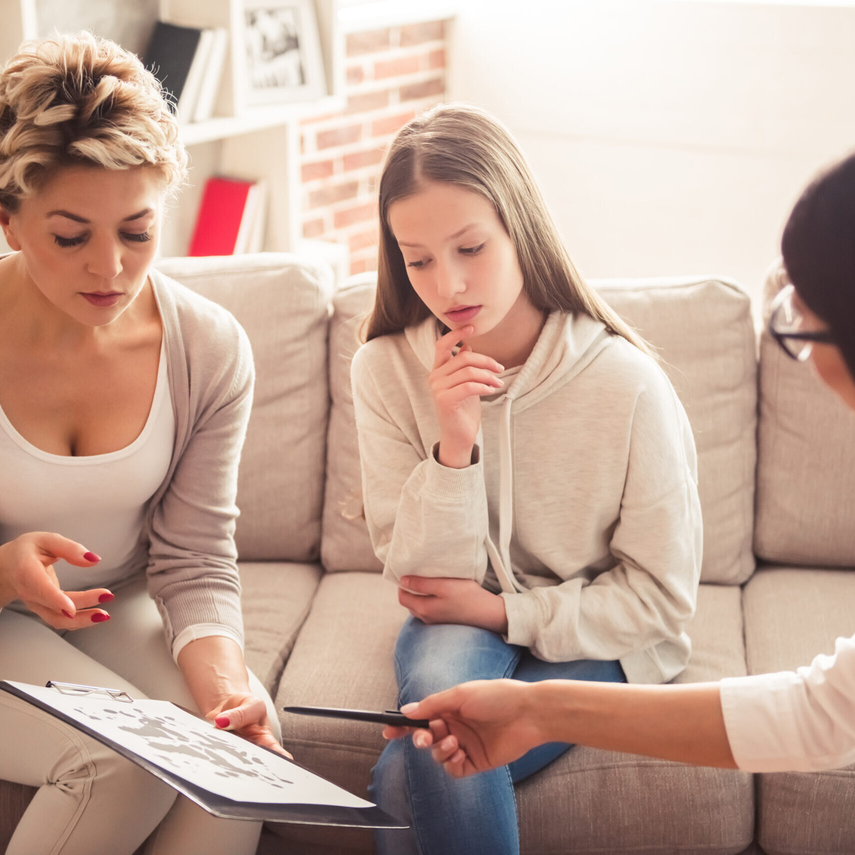 Mom,And,Teenage,Daughter,Are,Visiting,Physiotherapist.,Doctor,Is,Listening